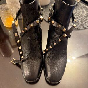 🖤 VALENTINO GARAVANI ROCKSTUD LEATHER ANKLE BOOTS — BLACK, GOLD STUDS